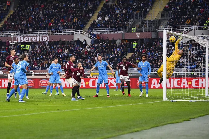 Calciomercato, allarme rosso Napoli: il difensore per salvare la stagione
