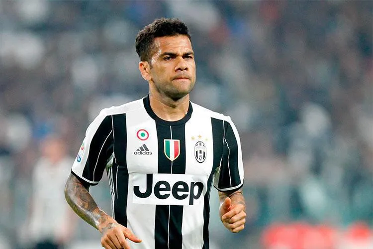 Dani Alves, niente Manchester City: andrà al Psg