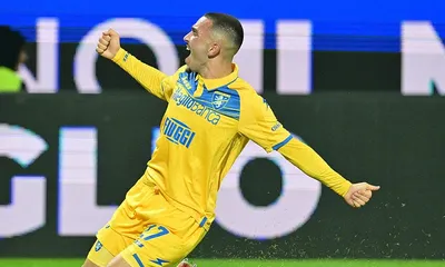 Un Ibrahimovic torna al gol in Serie A dopo 5 mesi: chi è l’attaccante del Frosinone omonimo di Zlatan