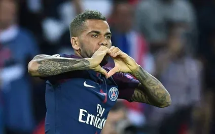 PSG, Dani Alves risponde a Balotelli: "Chiedo scusa se ho offeso qualcuno, ma siamo circondati da ipocrisia"
