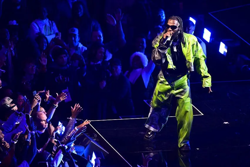 Champions League: chi è Burna Boy, il cantante che si esibisce nella cerimonia d’apertura