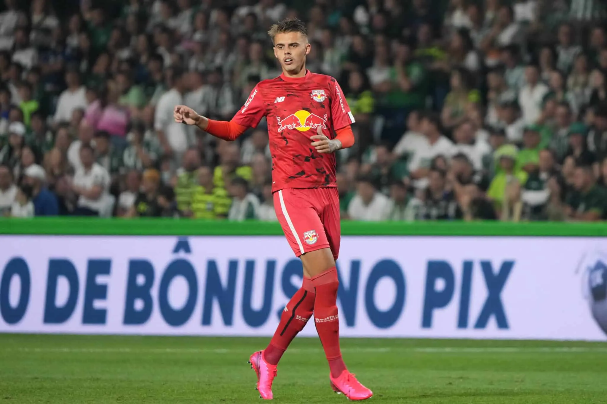 Calciomercato Verona, chi &egrave; Luan Patrick: il gigante della difesa preso dagli svincolati