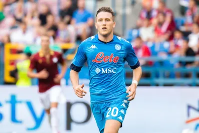 Calciomercato Napoli, futuro incerto per Zielinski: da Samardzic a Ounahi, i possibili sostituti del centrocampista polacco