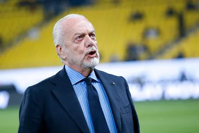 Napoli, il piano segreto di DeLa dietro l’esonero di Mazzarri: ballano 100 milioni! E c’entra il Barca…