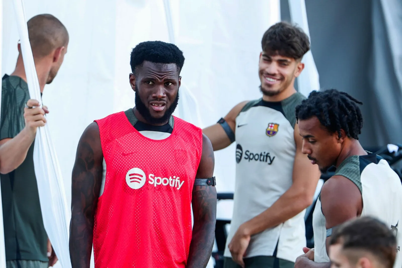 Calciomercato Juventus, Xavi fa fuori Kessié: e adesso gli ex Milan nel mirino sono 2