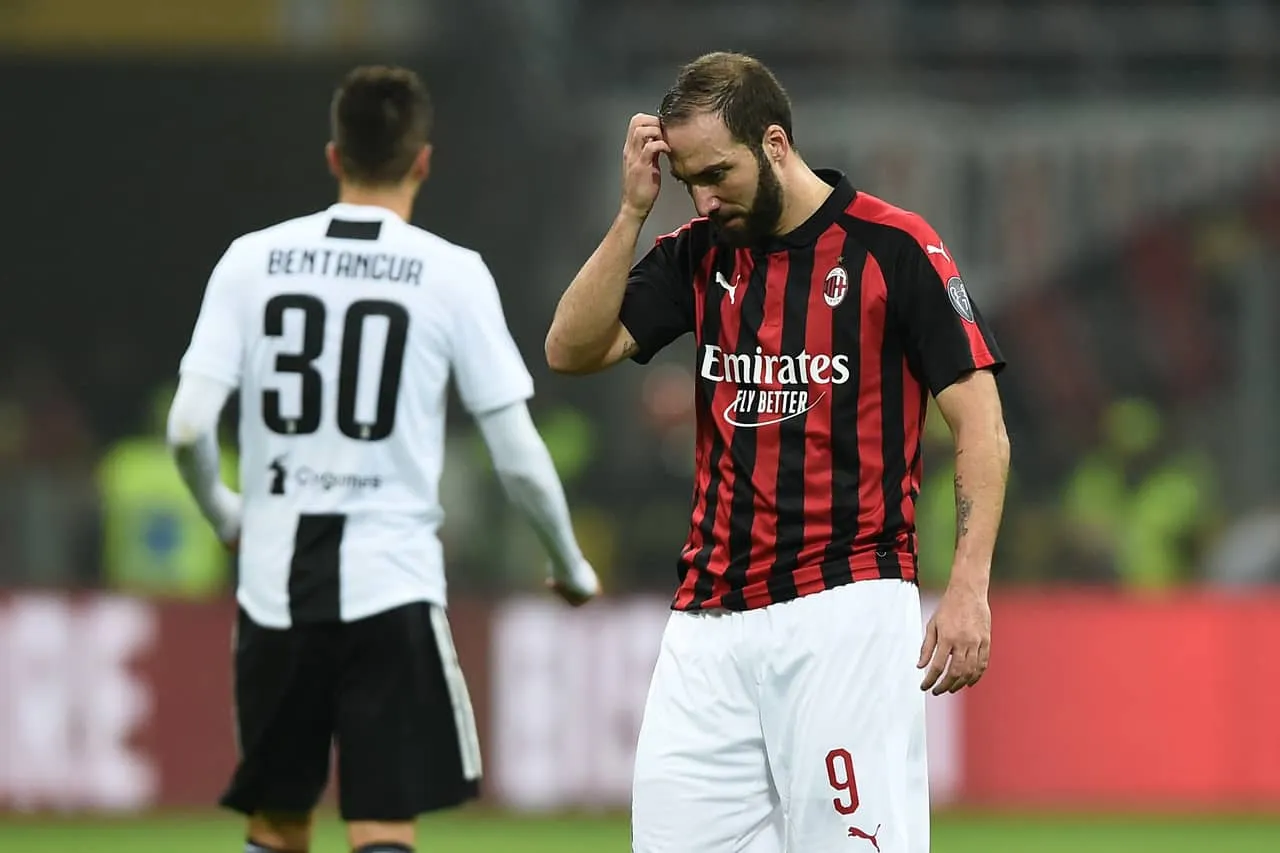 Milan, quante giornate di squalifica rischia Higuain dopo l’espulsione con la Juventus