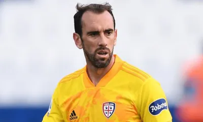 Cagliari, infortunio per Godin: l’entità e quanto starà fuori