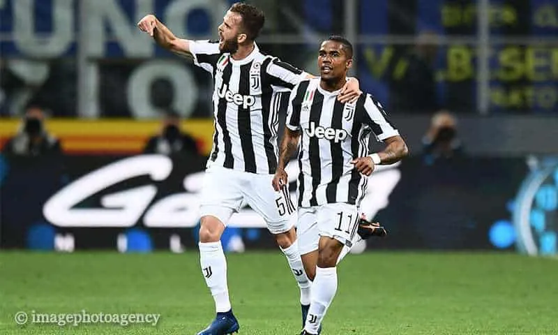 Juventus-Verona, Pjanic: "Complimenti al Napoli. Orgoglioso di aver giocato con Buffon"