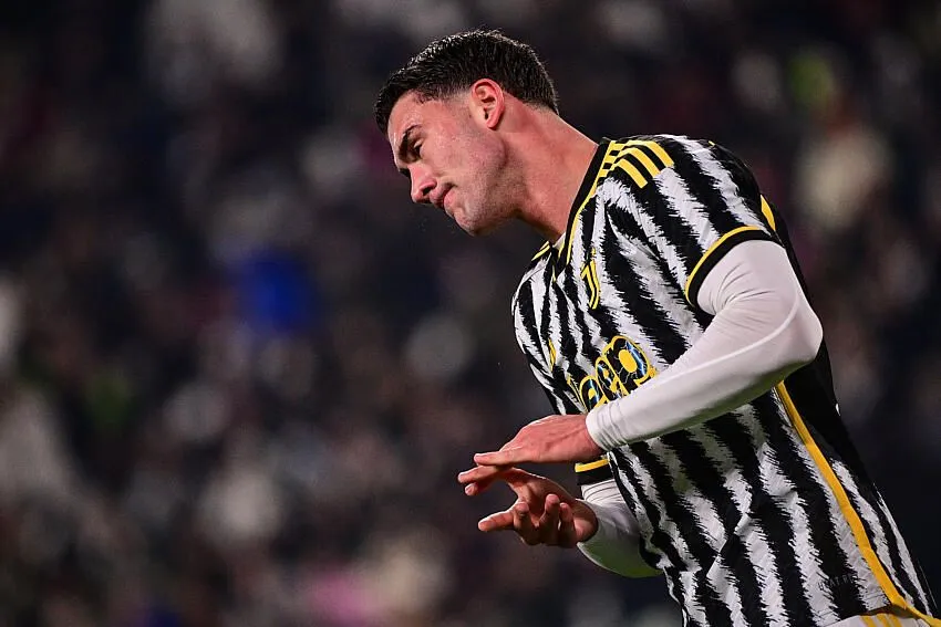 Calciomercato, bomba dall’Inghilterra: l’Arsenal vuole Vlahovic a gennaio! E l’offerta fa vacillare la Juve…