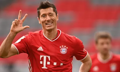 Esultanza tripletta Lewandowski Bayern