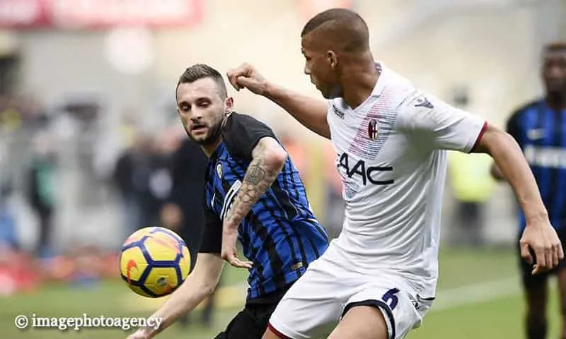 Inter, bufera Brozovic: applauso ironico ai tifosi al momento del cambio
