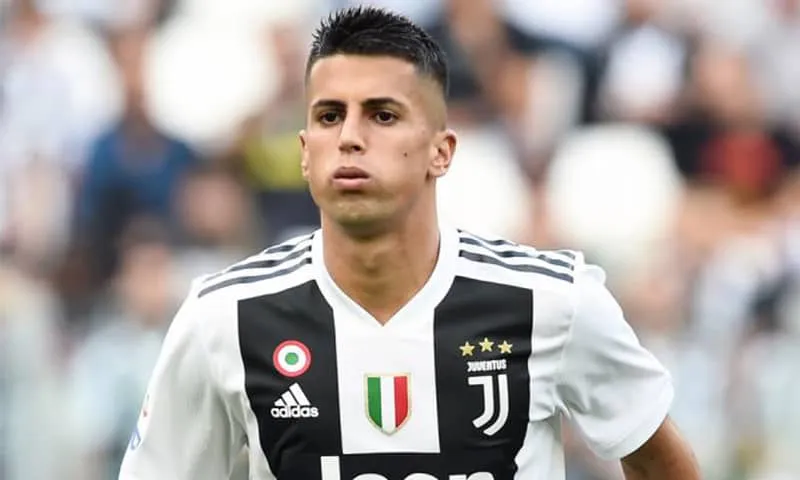 Calciomercato Juventus, Cancelo ancora incerto sul futuro: si inserisce il Barcellona