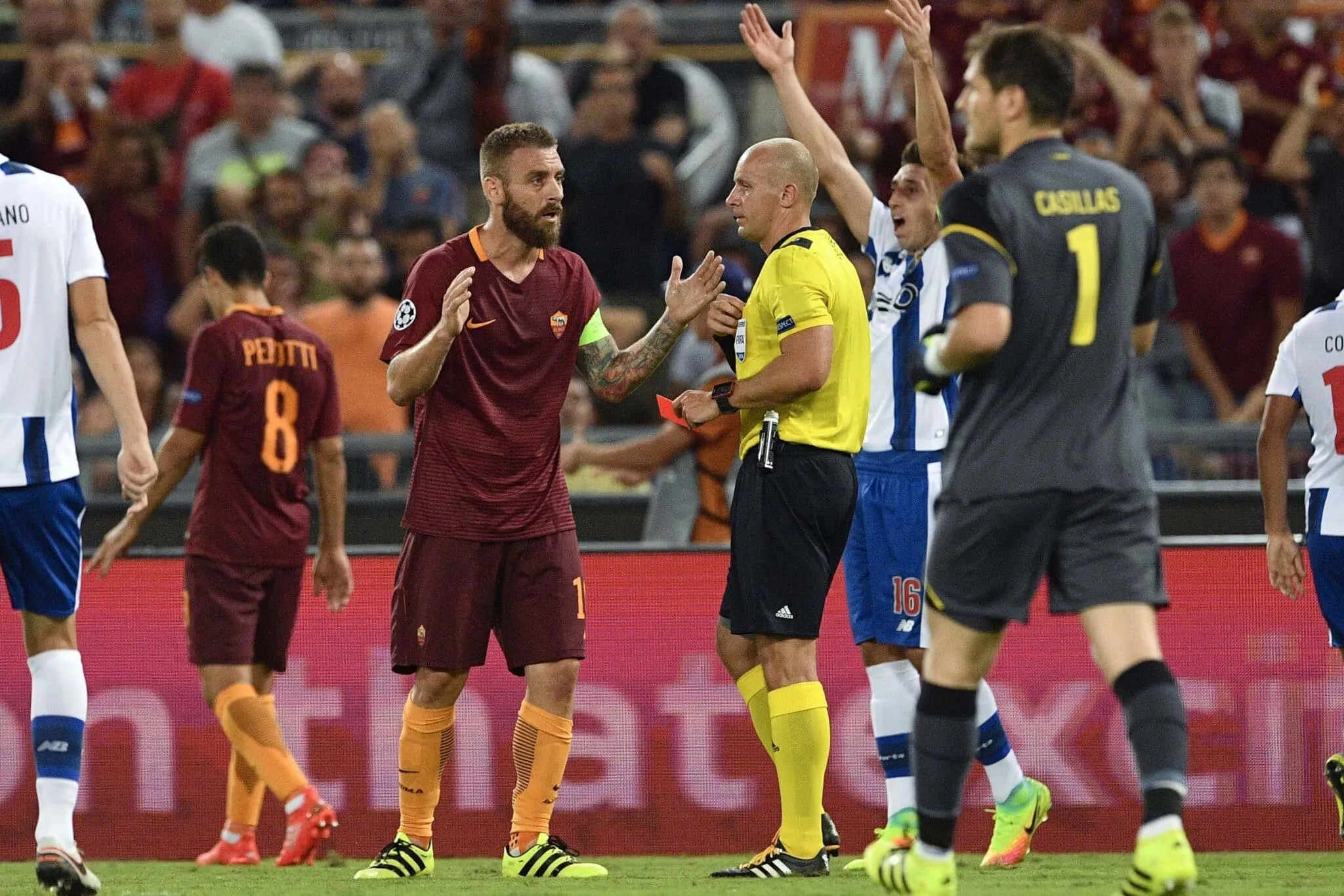 Roma-Milan, arbitra Marciniak: protagonista dello scandalo pre-finale di Champions e del precedente che inquieta De Rossi