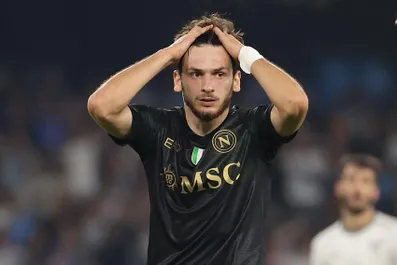 Calciomercato, Napoli attento: così Kvara scappa! Stallo sul rinnovo, lo United spara: 50 milioni + contropartita