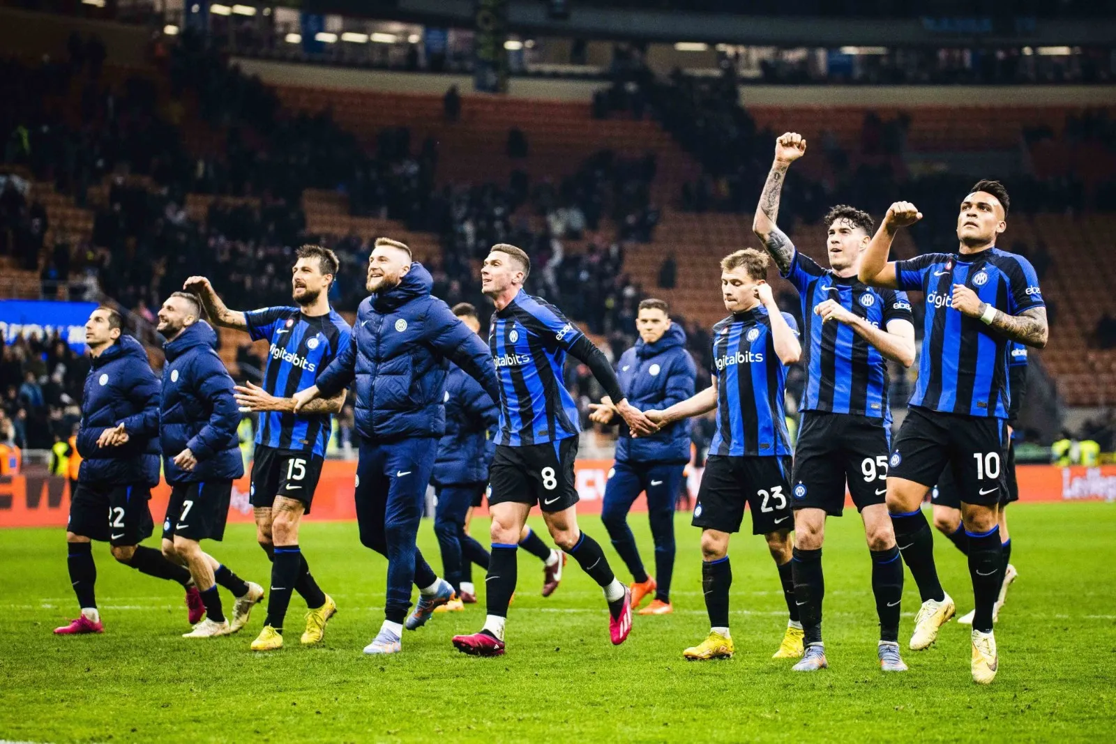 Calciomercato Inter, che colpo per il dopo Gosens! L’esterno fa impazzire i tifosi! Trattative e ufficialità di oggi