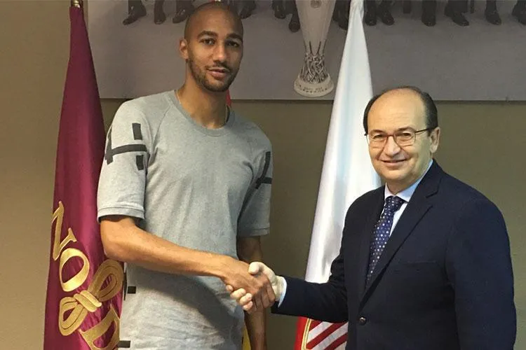Siviglia, parla il direttore sportivo Arias: “N’Zonzi? Via solo se qualcuno paga la clausola”