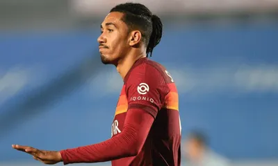 Tegola in casa Roma: lesione per Smalling, salta la Juventus