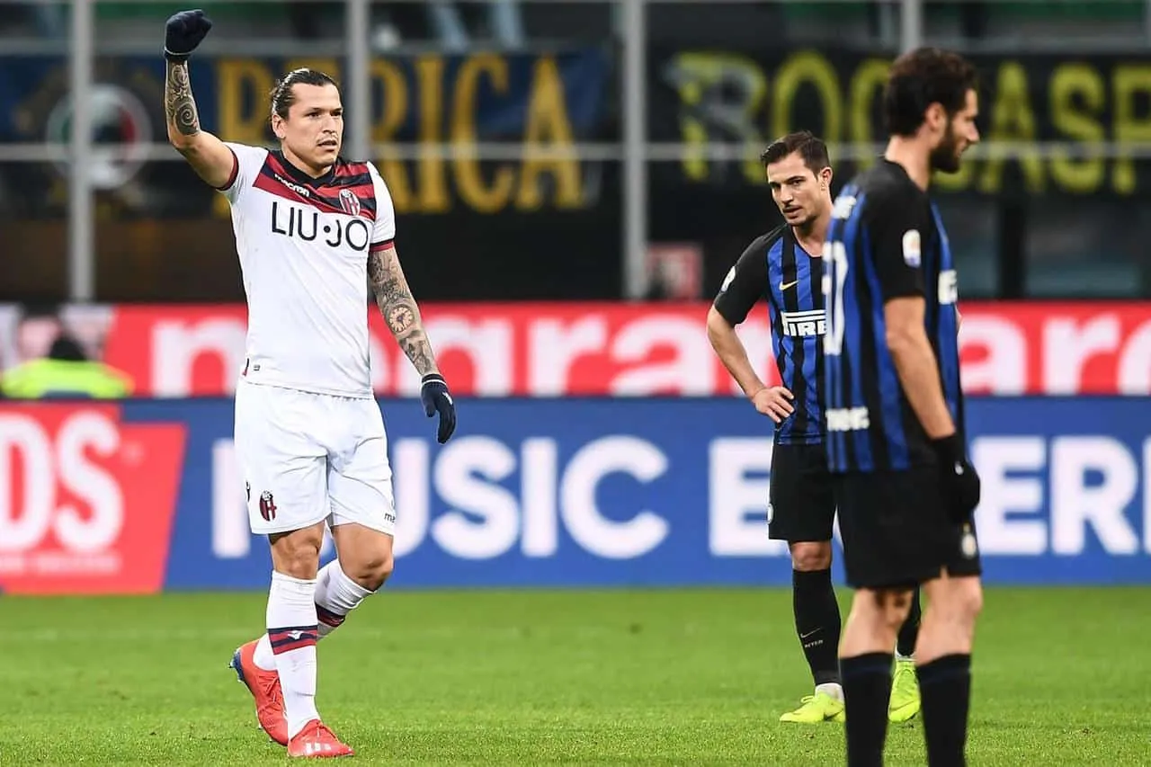 Inter-Bologna finisce 0-1, decisivo Santander a San Siro: nerazzurri in crisi