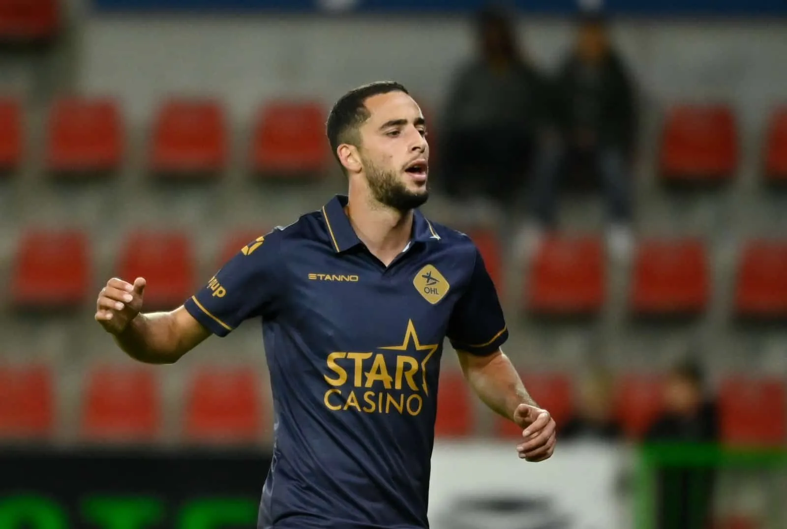 Terribile incidente per il calciatore che decolla con la sua auto! Il video dello schianto