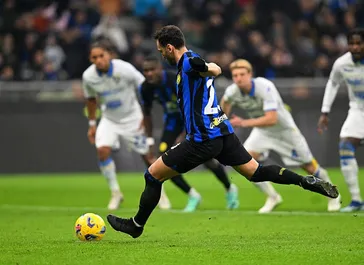 Fantacalcio, Calhanoglu certezza dagli 11 metri: il centrocampista dell’Inter ha segnato più rigori di tutti nel 2023/24