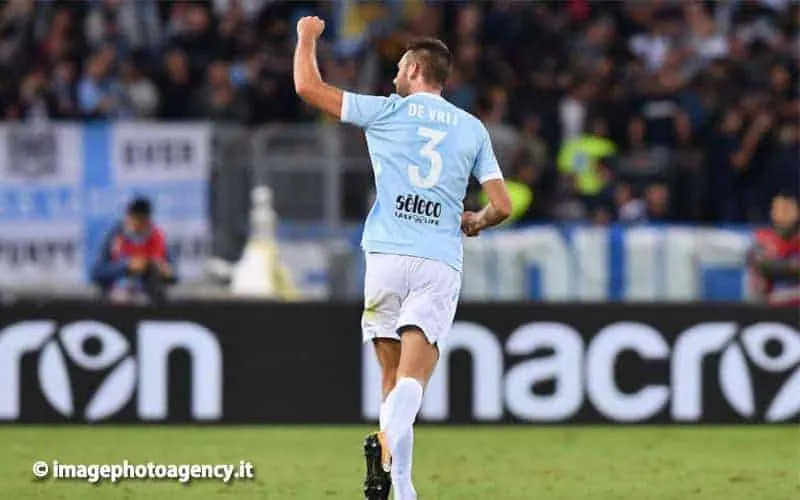 Lazio, Lotito sorride: rinnovo più vicino per Stefan De Vrij