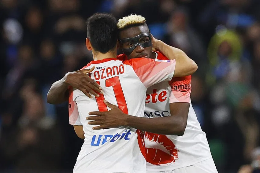 Calciomercato Napoli, arriva l’offerta: l’attaccante ai saluti. Trattative e ufficialità di oggi