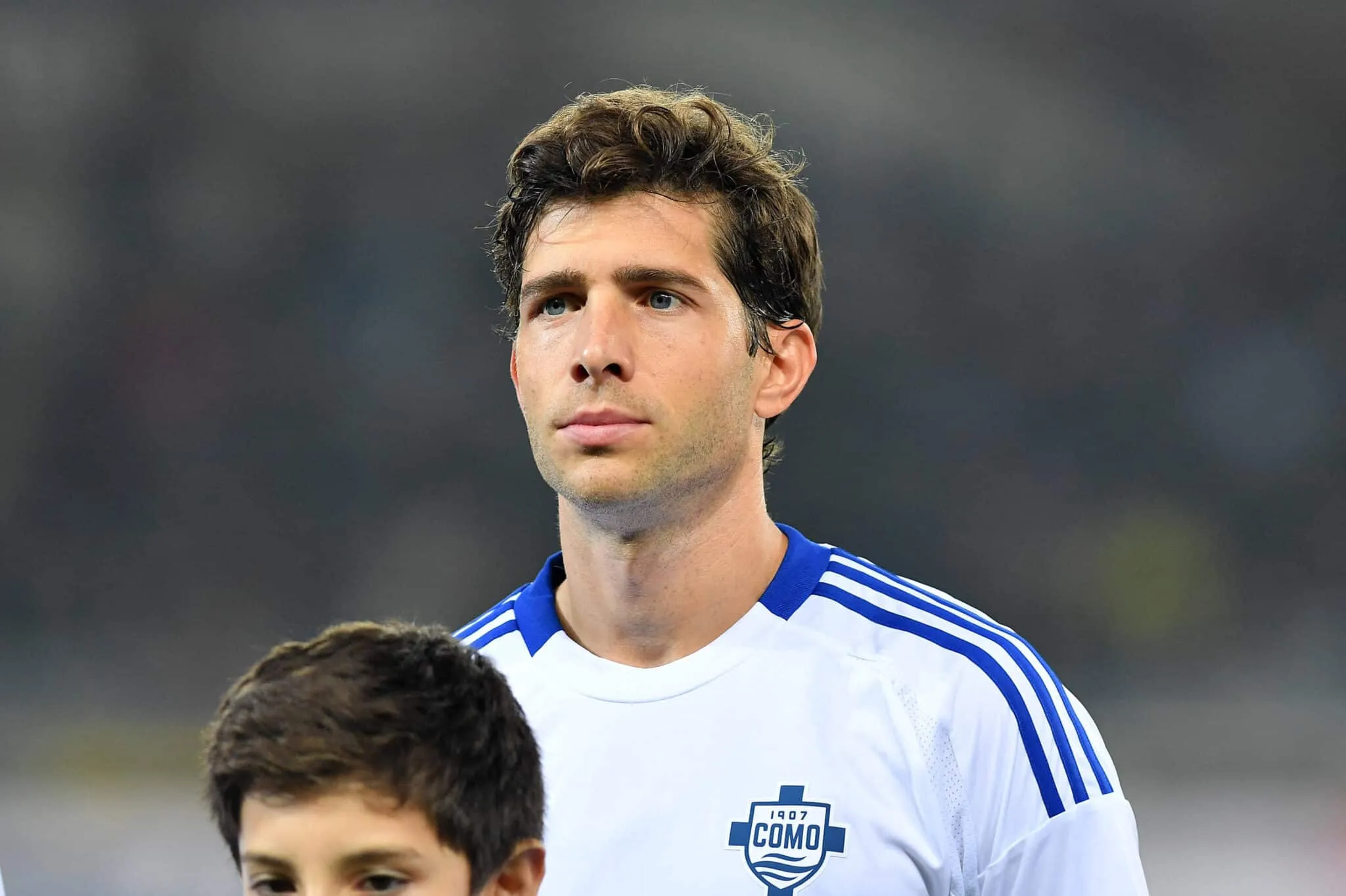 Fantacalcio, infortunio Sergi Roberto: Fabregas allontana il rientro! Brutte notizie per chi ha puntato sul difensore del Como