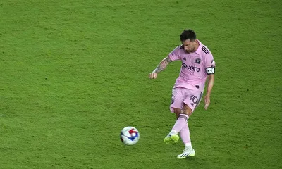 I calciatori che hanno segnato più gol su punizione nella storia del calcio: Juninho in testa, Messi centra il podio