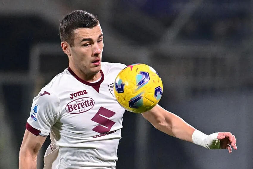 Calciomercato Milan, pronta l’alternativa a Buongiorno per la difesa: costa la metà ma piace al Bayern Monaco