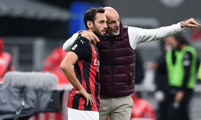 Stefano Pioli-Hakan Calhanoglu Milan