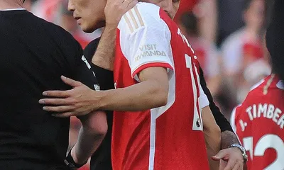 Calciomercato, bagarre per un ex difensore del Bologna: Napoli e Inter sfidano la Juve per riportarlo in Serie A