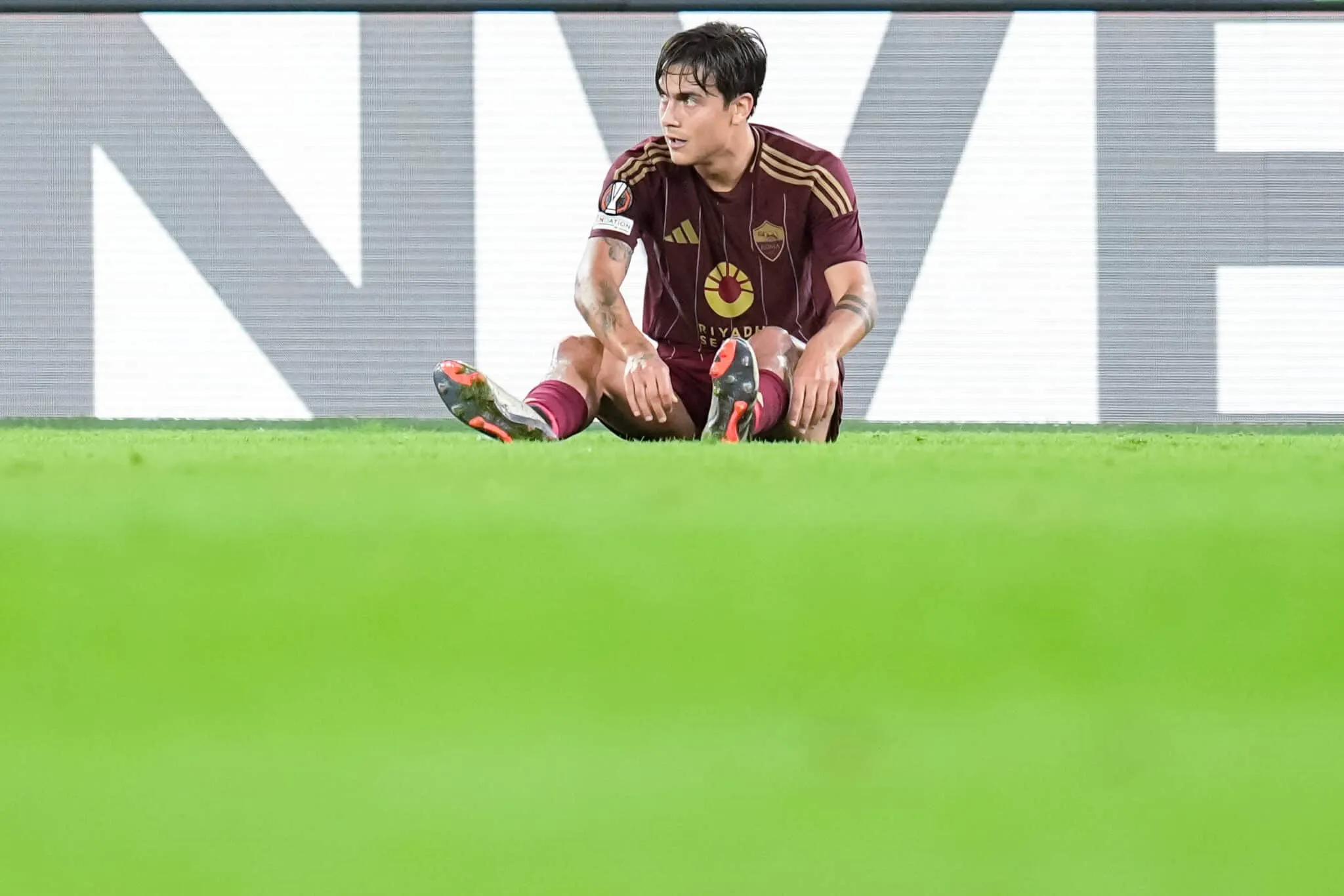 Roma, nuovo infortunio Dybala: i tempi di recupero