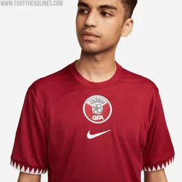 Mondiali di Qatar 2022: la maglia del Qatar