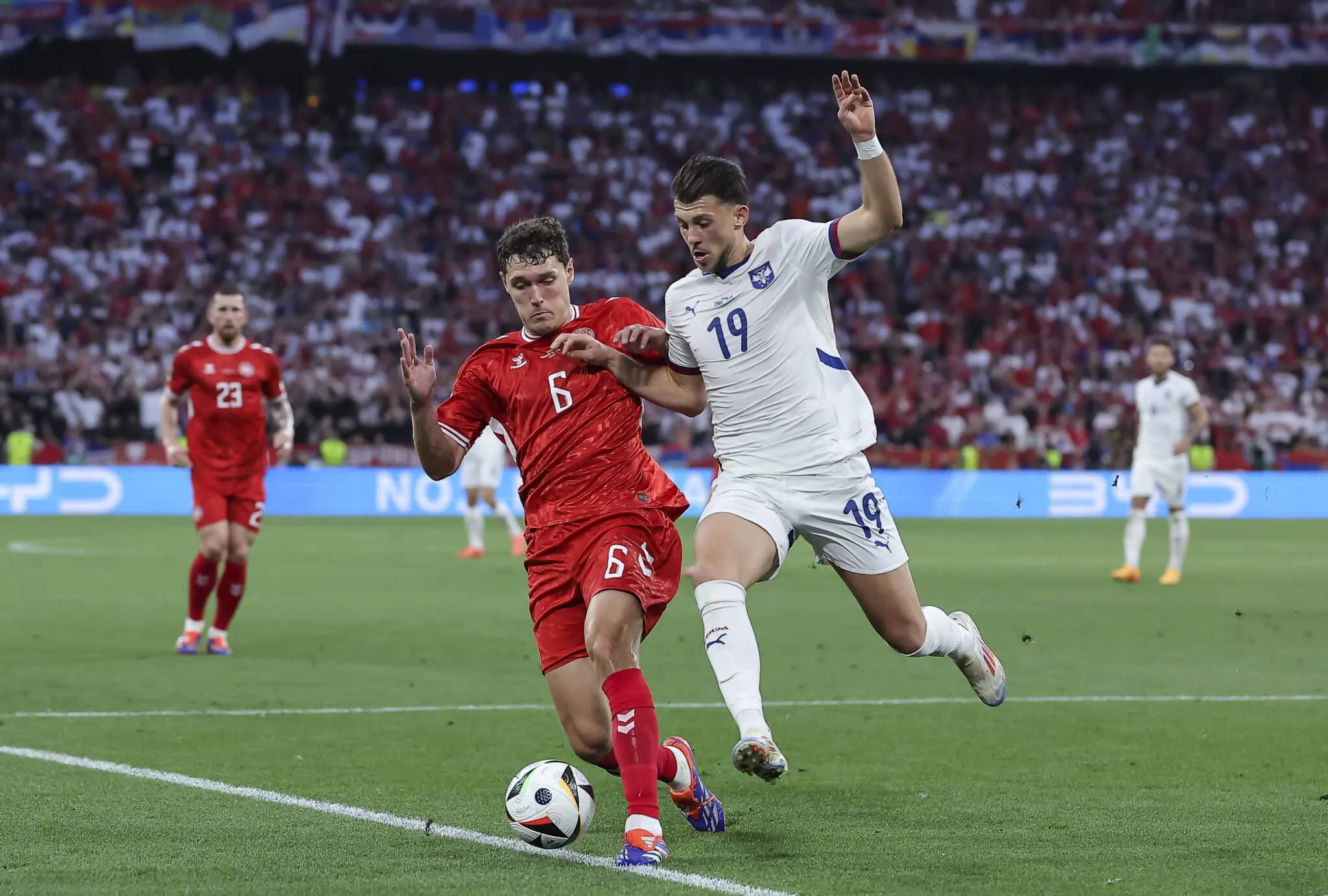 Calciomercato, fa impazzire l’Inter ma può finire al Milan: offerta dei rossoneri per un gioiello della Serie A