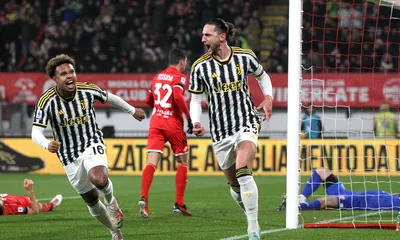 Calciomercato, la Fiorentina punta un centrocampista in uscita dalla Juventus: l&rsquo;ostacolo &egrave; l&rsquo;ingaggio
