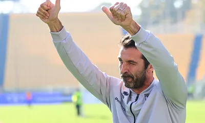 Addio al calcio di Buffon: gli omaggi social pi&ugrave; belli da compagni e avversari