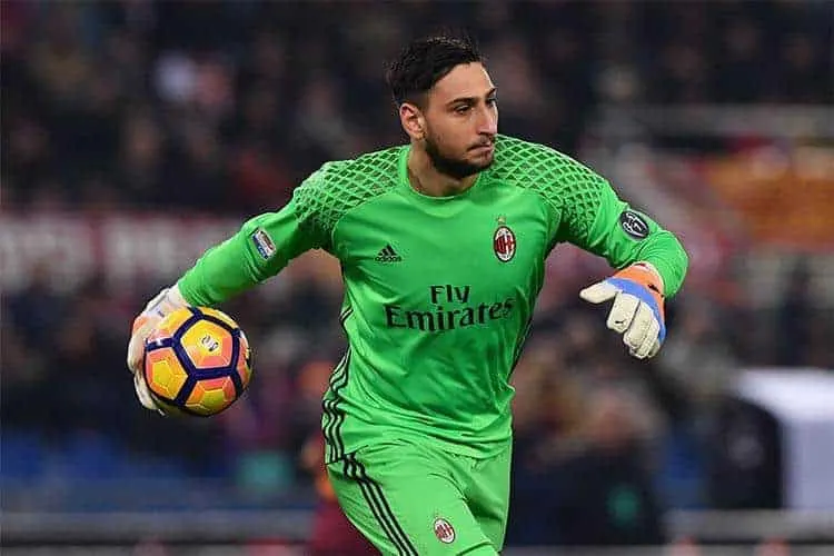 Milan, Enzo Raiola spettatore di eccezione per Italia-Germania. Parlerà con Donnarumma
