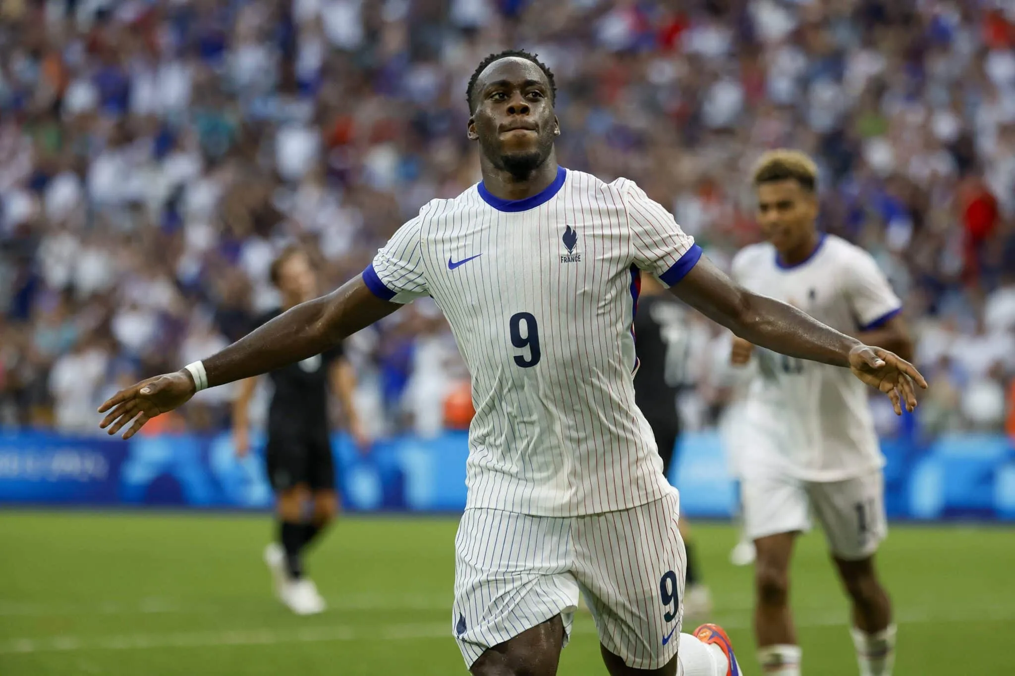 Calciomercato Juventus, il vice Vlahovic arriva dalla Francia: 20 milioni per un ex calciatore di…Thiago Motta