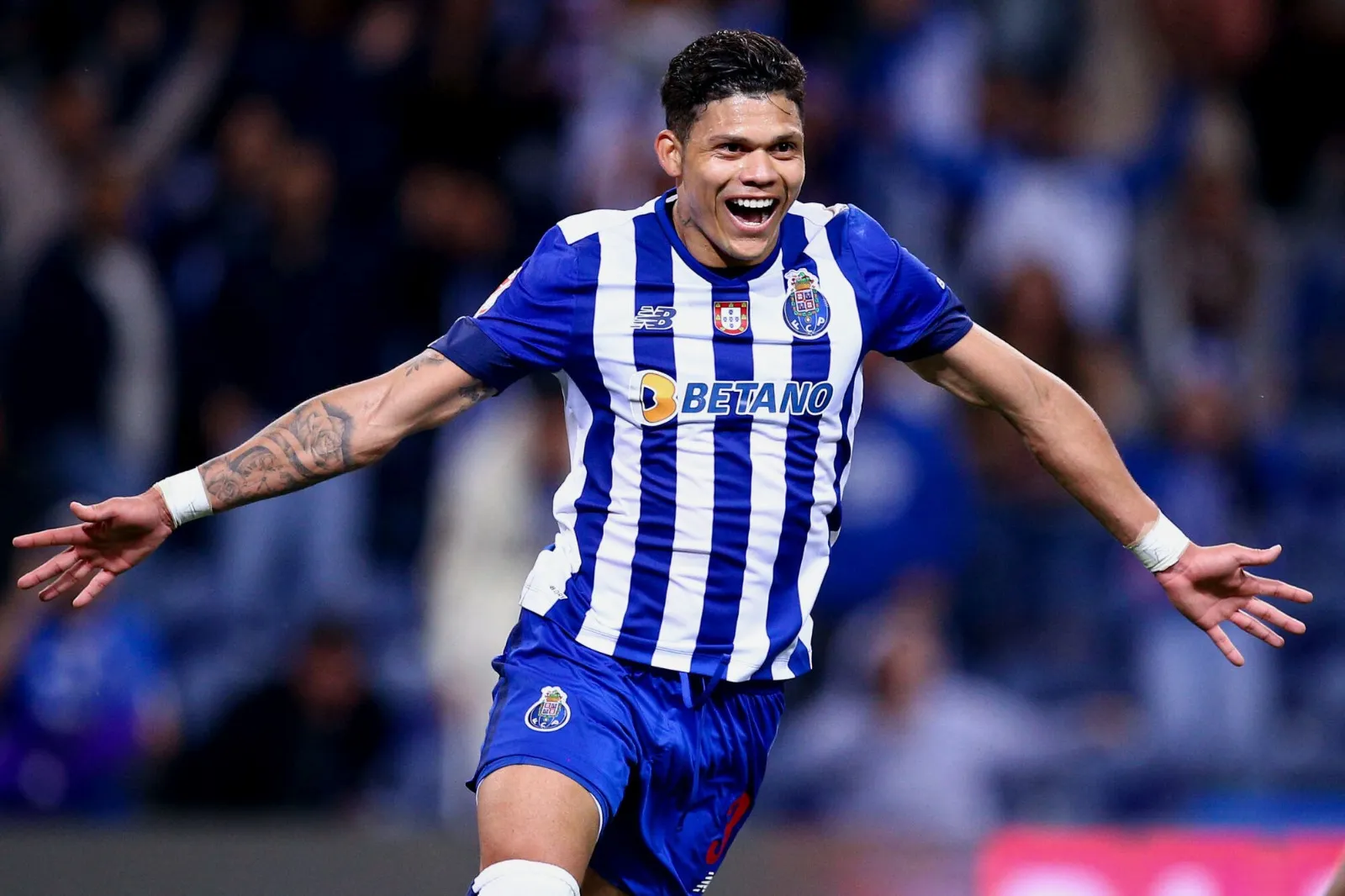 ESCLUSIVA | Calciomercato Roma, via Abraham: offerti 30 milioni per il bomber del Porto pupillo di Mou