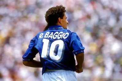 Roberto Baggio, i 50 anni e i mille colori del Divin Codino