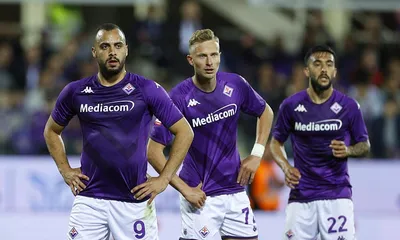 Calciomercato Fiorentina, che rivoluzione in attacco! 2 attaccanti ai saluti, caccia ai sostituti. Trattative e ufficialità di oggi