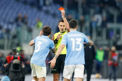 Serie A, botte da orbi in Lazio-Milan: la classifica delle partite con più cartellini nella storia