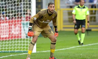 Milan, Donnarumma day: i due fratelli a casa Milan per le firme dei contratti