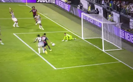 Rigore non dato al Bologna contro la Juve, bordata dell’AIA: “Errore evidente”. Arbitro e Var sotto accusa