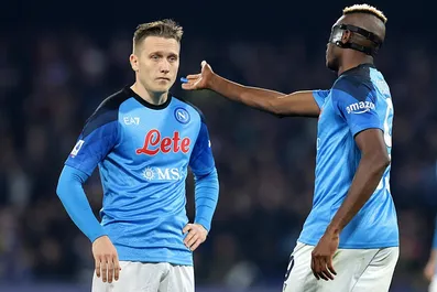 Napoli, pugno duro contro 2 titolari: “taglio di stipendio o siete fuori!”