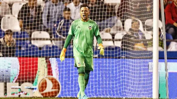 Napoli, l’agente di Diego Alves si propone: “Sostituto perfetto di Reina”