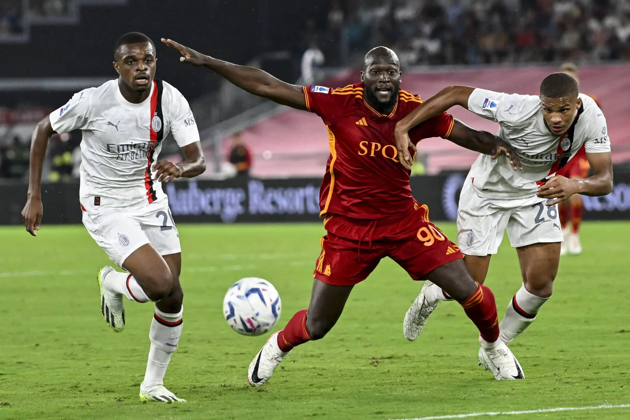 Calciomercato Milan il Real bussa alla porta: nel mirino un difensore, servono 30 milioni