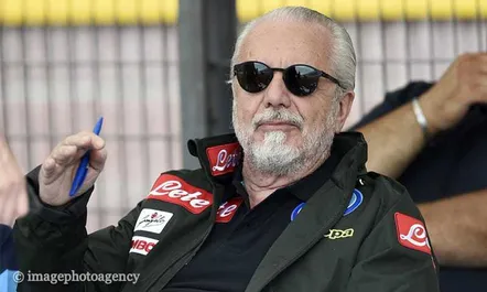 Napoli, la curva contesta De Laurentiis: “Rispetta la città, infame senza dignità”