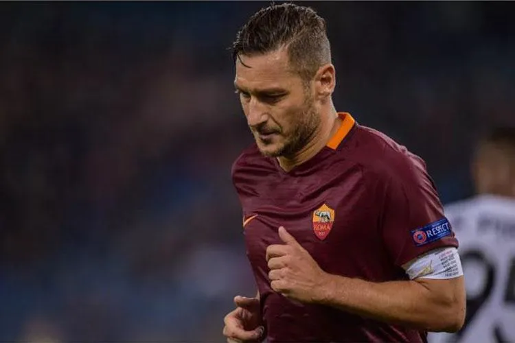 Roma, infortunio Totti: rischio frattura all’alluce