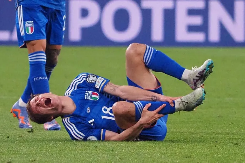 Infortuni in Nazionale, la sosta presenta il conto: da Barella a Kalulu, i giocatori finiti ko